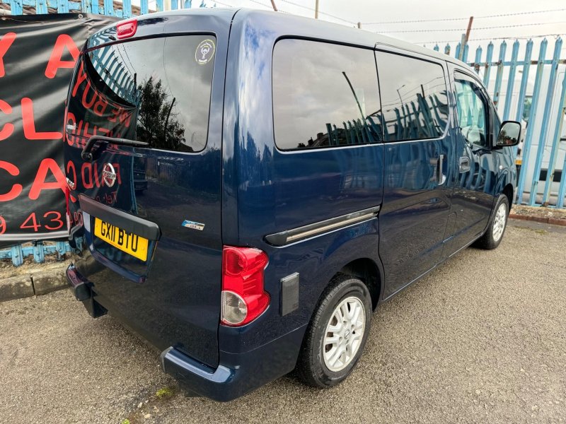 NISSAN NV200