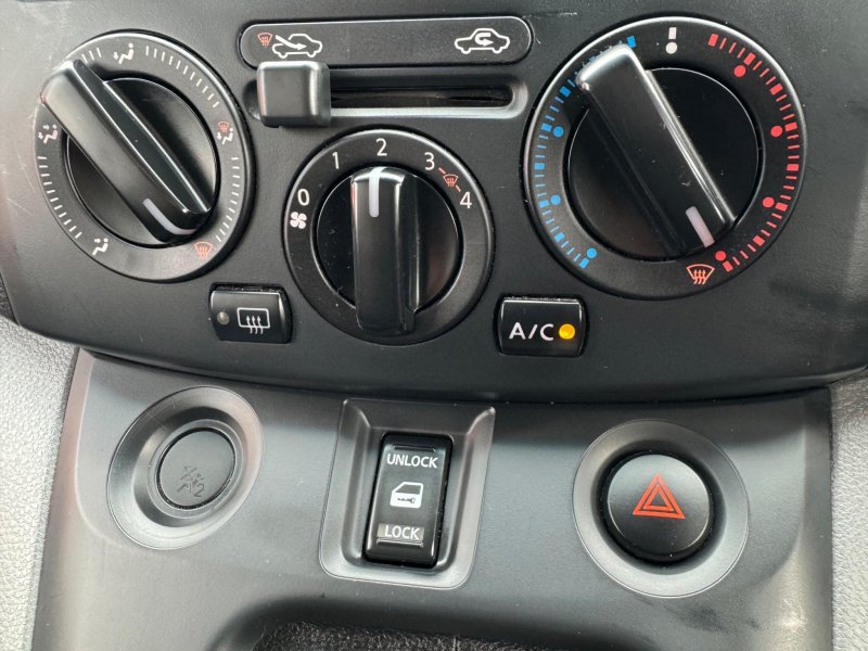 NISSAN NV200