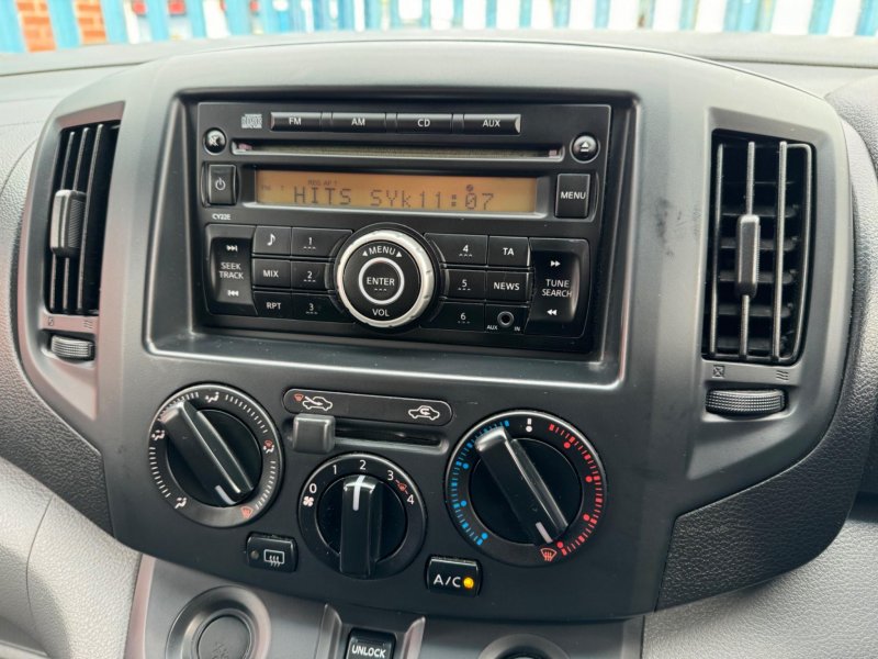 NISSAN NV200