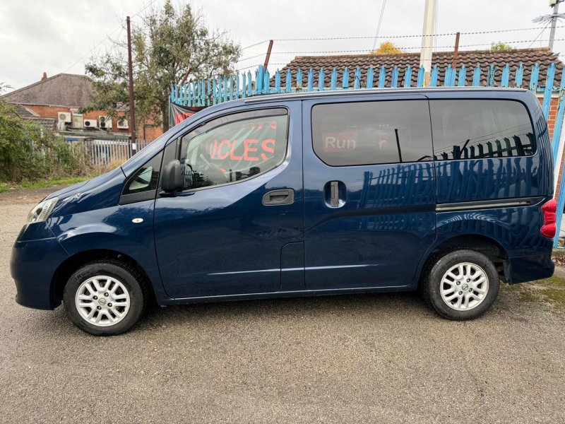 NISSAN NV200