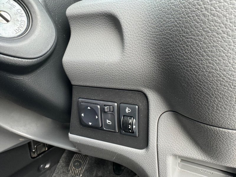 NISSAN NV200