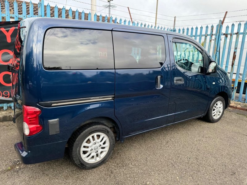NISSAN NV200