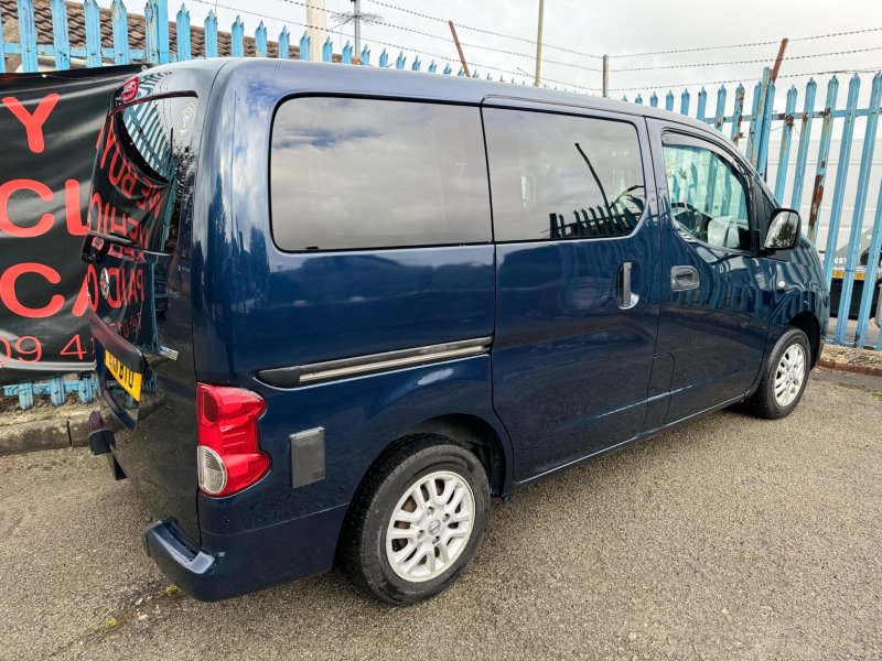 NISSAN NV200
