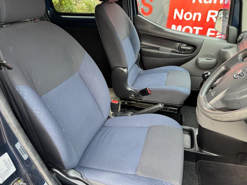NISSAN NV200