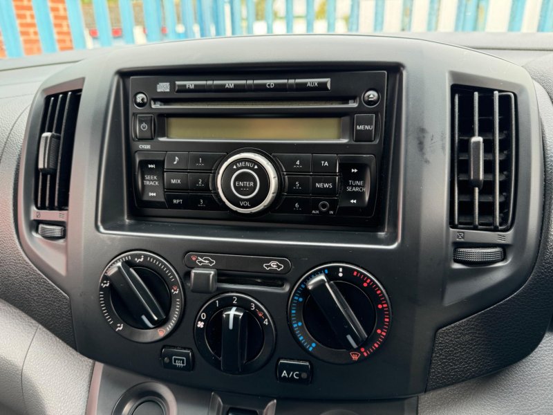 NISSAN NV200