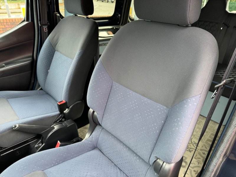 NISSAN NV200