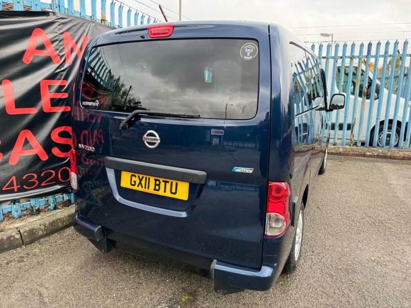 NISSAN NV200