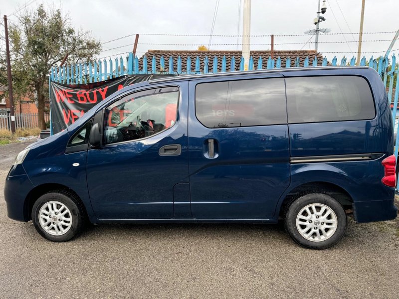 NISSAN NV200