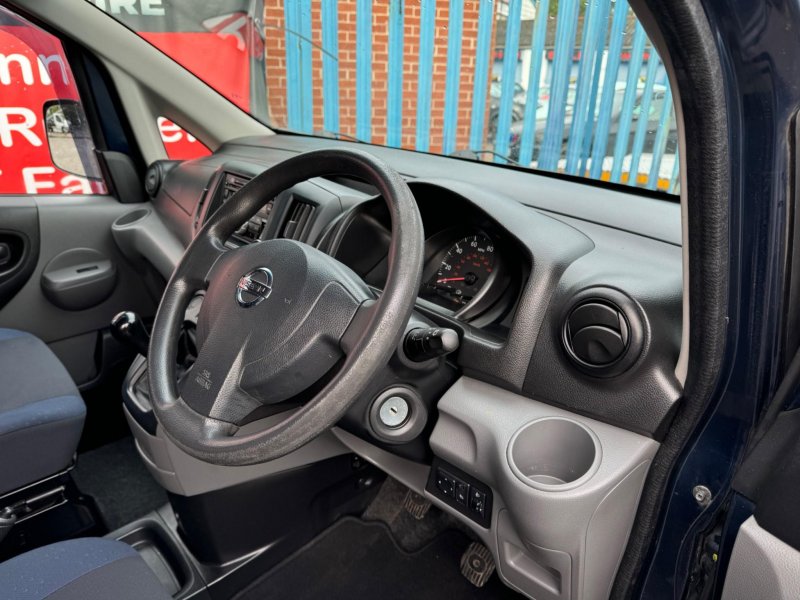 NISSAN NV200
