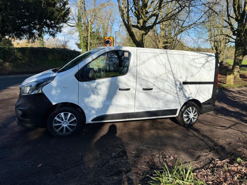 VAUXHALL VIVARO