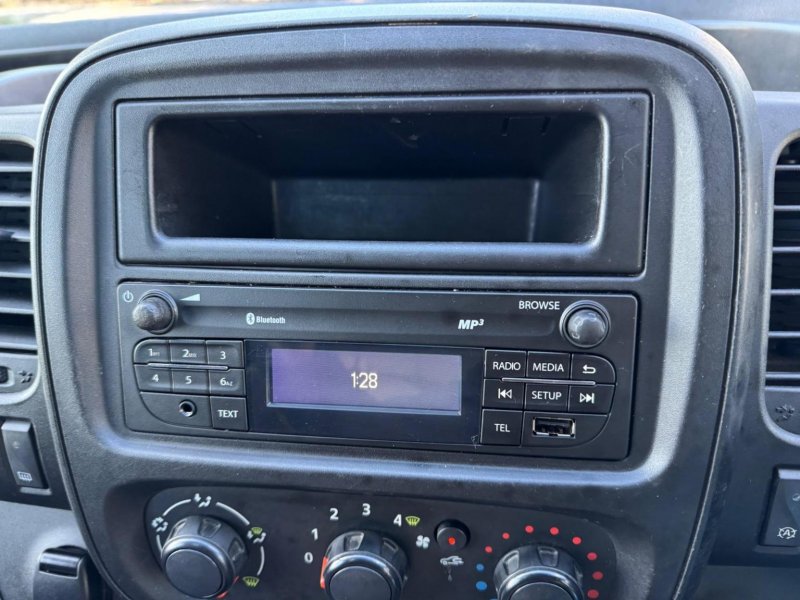 VAUXHALL VIVARO