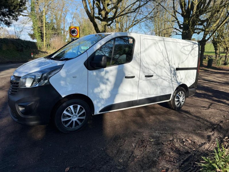VAUXHALL VIVARO