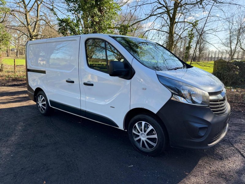 VAUXHALL VIVARO