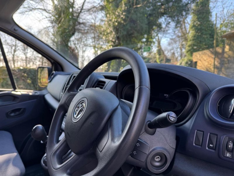 VAUXHALL VIVARO