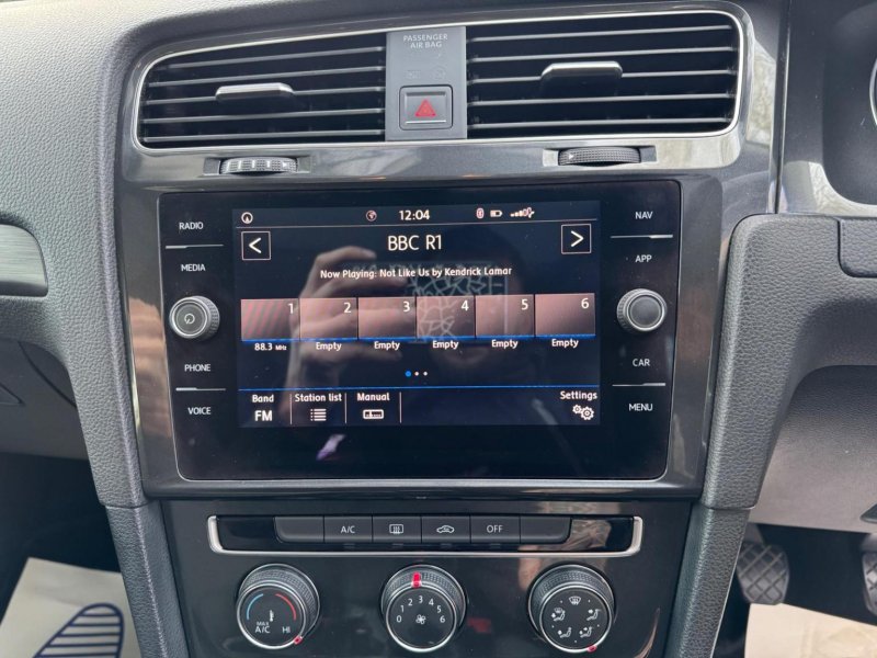 VOLKSWAGEN GOLF