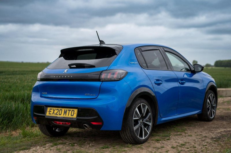 PEUGEOT 208