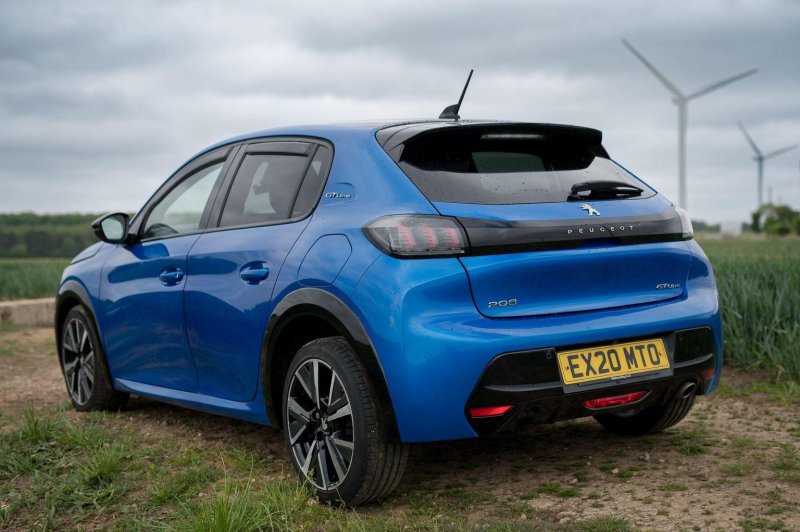 PEUGEOT 208