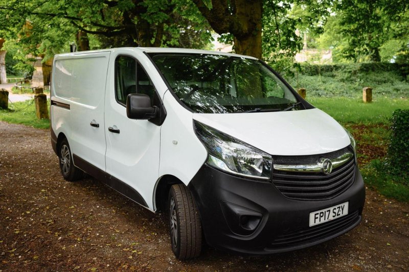 VAUXHALL VIVARO