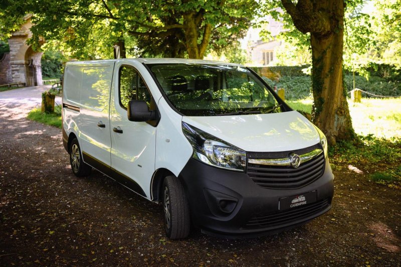 VAUXHALL VIVARO