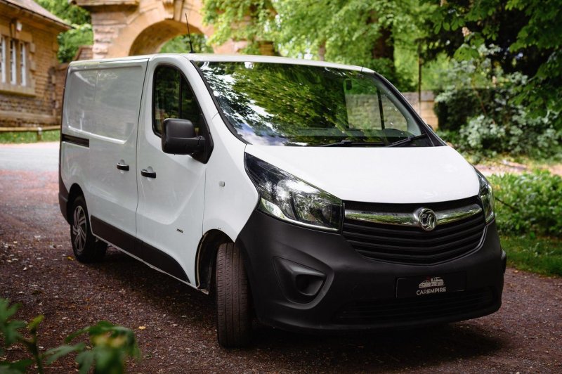 VAUXHALL VIVARO
