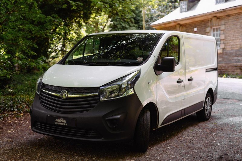 VAUXHALL VIVARO