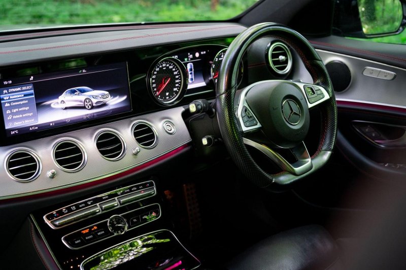 MERCEDES-BENZ E CLASS