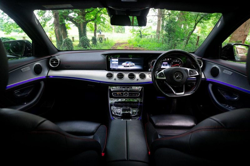 MERCEDES-BENZ E CLASS