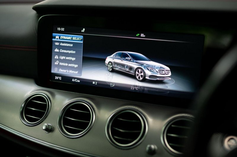 MERCEDES-BENZ E CLASS