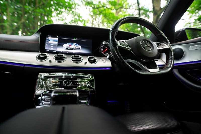 MERCEDES-BENZ E CLASS