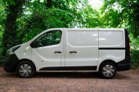 VAUXHALL VIVARO