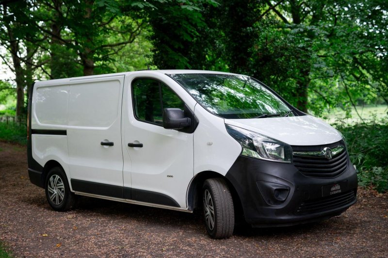 VAUXHALL VIVARO