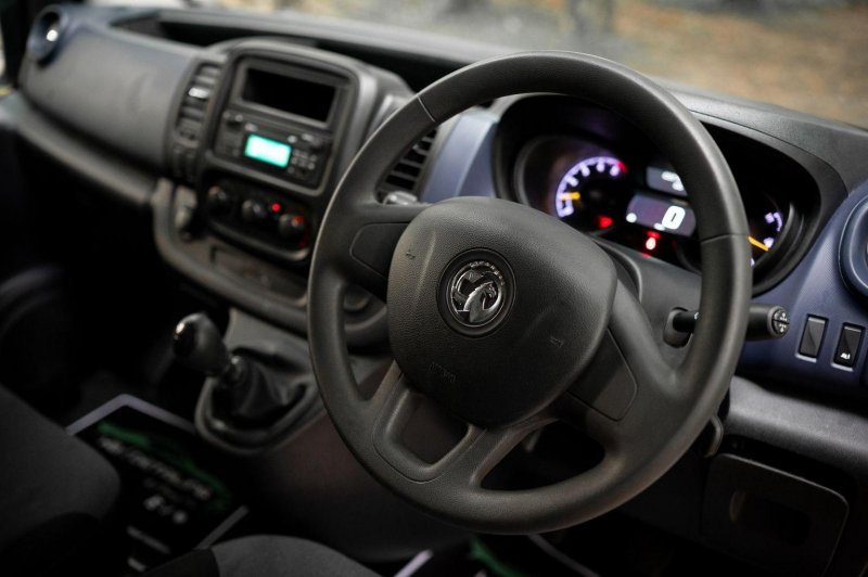 VAUXHALL VIVARO