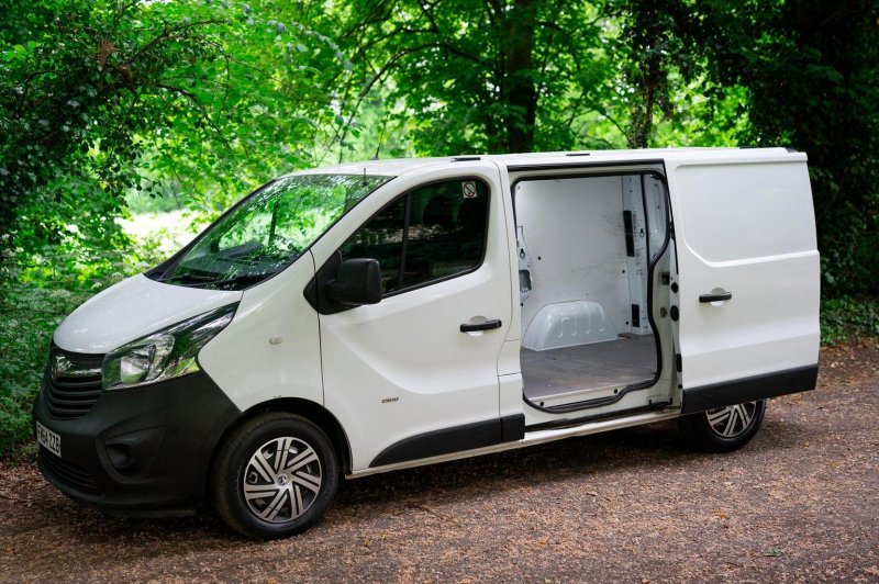 VAUXHALL VIVARO