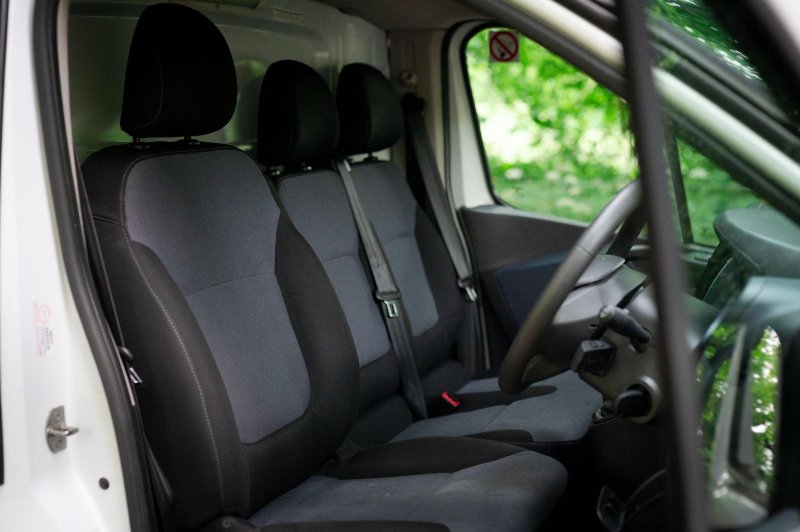 VAUXHALL VIVARO