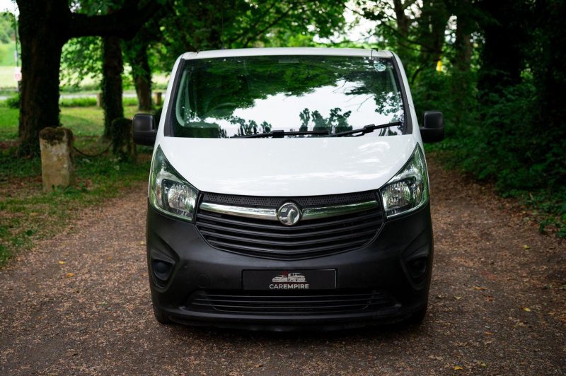 VAUXHALL VIVARO