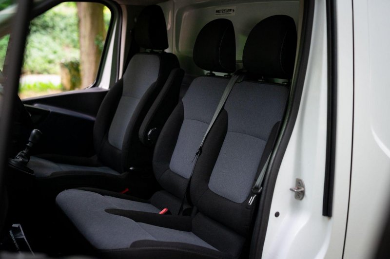 VAUXHALL VIVARO