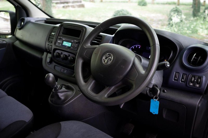 VAUXHALL VIVARO