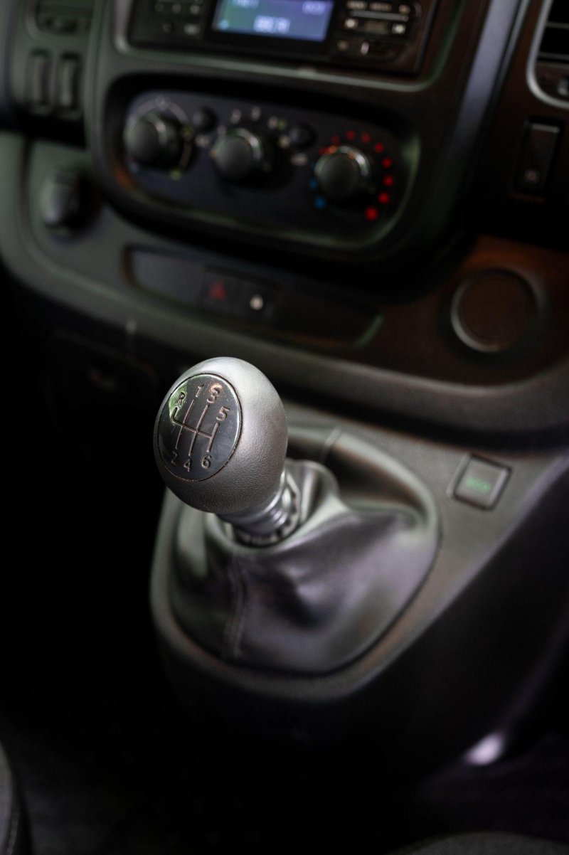 VAUXHALL VIVARO